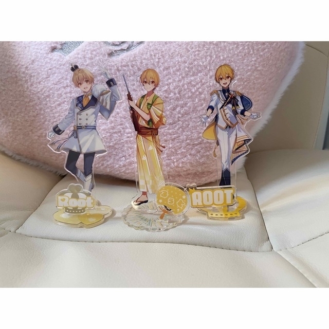 すとぷり　アクリルスタンド(るぅと)💛1個1000円 エンタメ/ホビーのタレントグッズ(アイドルグッズ)の商品写真