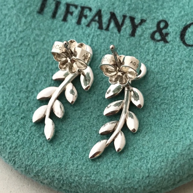 Tiffany オリーブリーフクライマーピアス