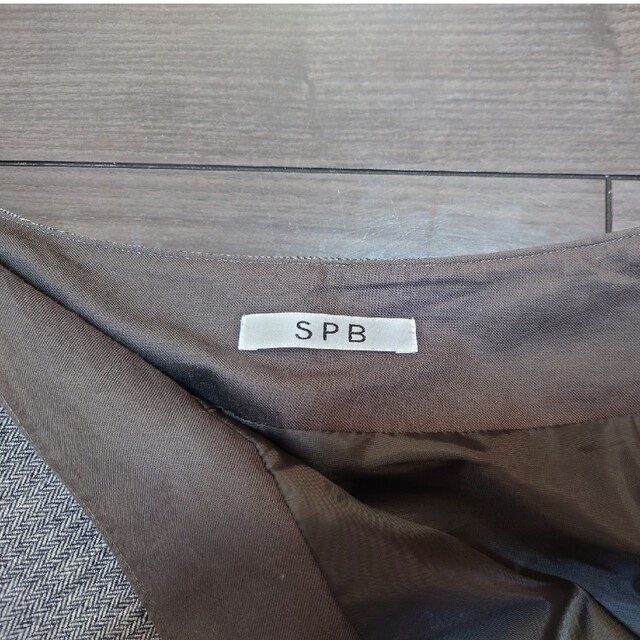 INDEX(インデックス)のSPB  ボックスプリーツ　ウール　ヘリンボーン　スカート　グレー レディースのスカート(ひざ丈スカート)の商品写真
