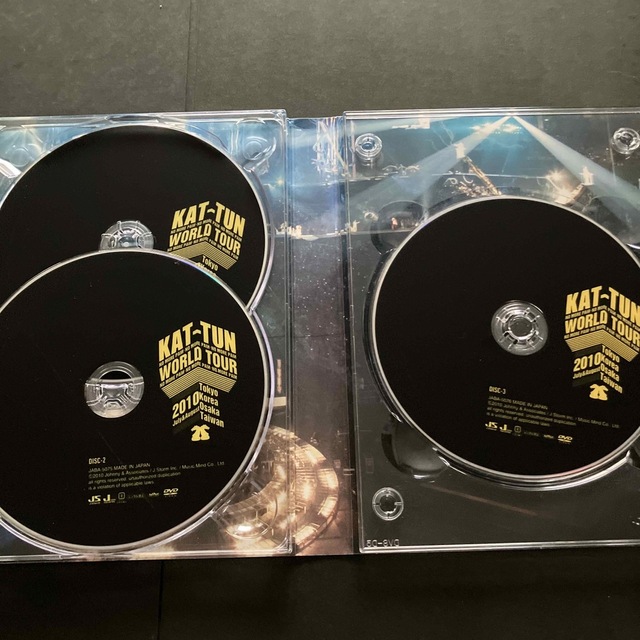 KAT-TUN(カトゥーン)のKAT-TUN  LIVE DVD 初回限定盤　2枚セット エンタメ/ホビーのDVD/ブルーレイ(ミュージック)の商品写真