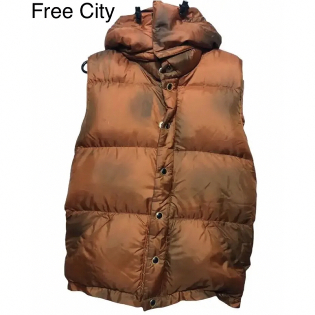 新品　80％off FREE CITY ダウンベスト Sフリーシティ メンズのジャケット/アウター(ダウンベスト)の商品写真