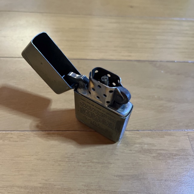 ZIPPO(ジッポー)のひかり様　zippo ダイアゴナルライン　ゴールド メンズのファッション小物(タバコグッズ)の商品写真