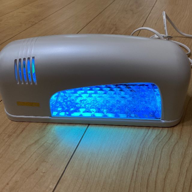 ビューティーネイラー　Compact 9 Watt UV Light UVライト コスメ/美容のネイル(ネイル用品)の商品写真