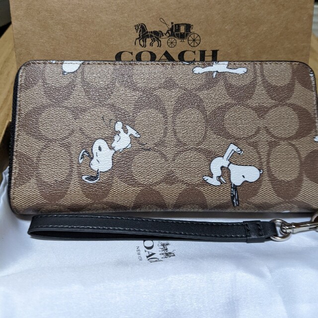 COACH(コーチ)のCOACH  長財布　シグネチャー　スヌーピー レディースのファッション小物(財布)の商品写真