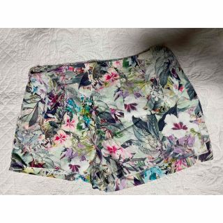 ザラ(ZARA)のZARA 花柄　ショートパンツ(ショートパンツ)