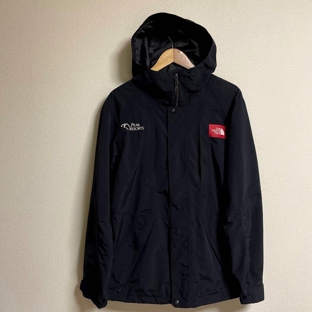 THE NORTH FACE(ザノースフェイス)のノースフェイス　マウンテンパーカー　ブラック　レッドタグ　美品　M 激レア　入手 メンズのジャケット/アウター(ナイロンジャケット)の商品写真