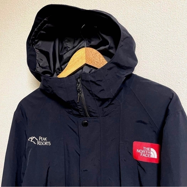 THE NORTH FACE(ザノースフェイス)のノースフェイス　マウンテンパーカー　ブラック　レッドタグ　美品　M 激レア　入手 メンズのジャケット/アウター(ナイロンジャケット)の商品写真