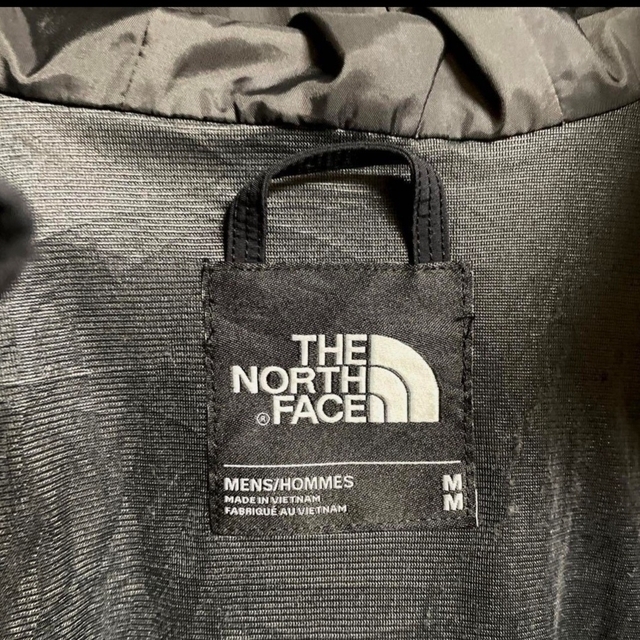 THE NORTH FACE(ザノースフェイス)のノースフェイス　マウンテンパーカー　ブラック　レッドタグ　美品　M 激レア　入手 メンズのジャケット/アウター(ナイロンジャケット)の商品写真