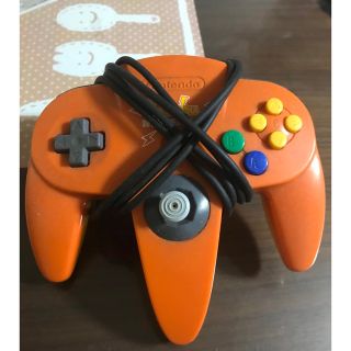 ニンテンドウ64(NINTENDO 64)の任天堂64 コントローラー　ピカチュウ　オレンジ　ポケットモンスター　ポケモン(その他)