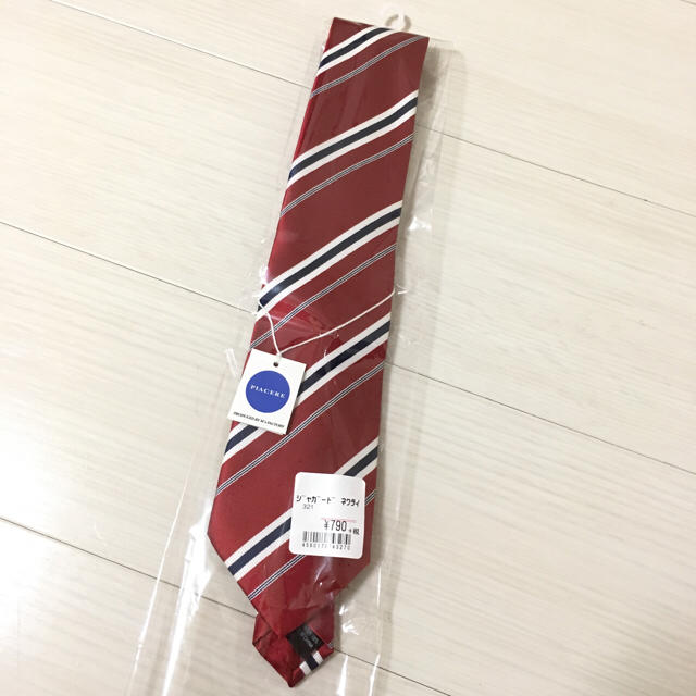【新品・値下げ】ドンキホーテ ネクタイ 赤 レディースのファッション小物(ネクタイ)の商品写真