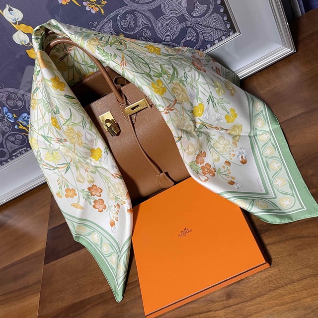 エルメス カレ90 スカーフ 花柄 未使用 シャネル フォクシー ロロピアーナ-