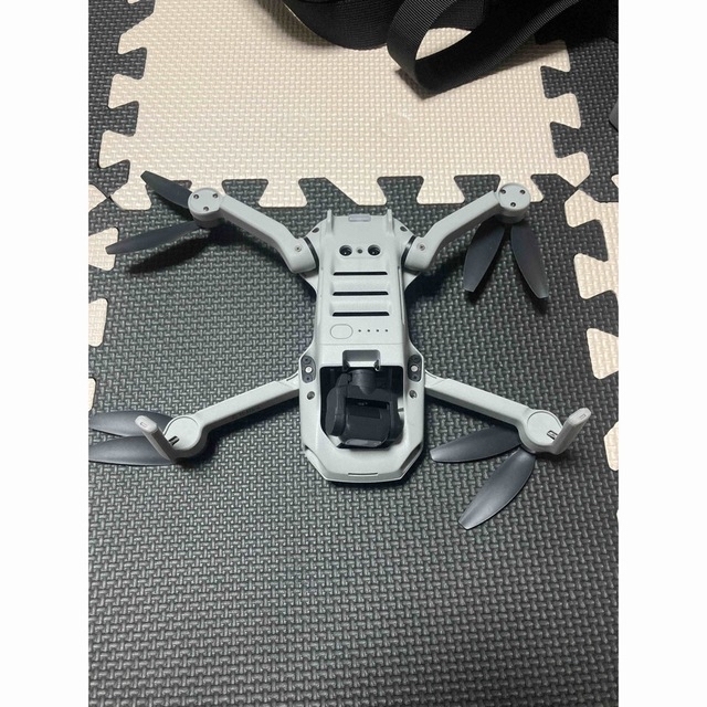 Inspire（DJI）(インスパイア)の【dji】MINI 2 Fly More Combo エンタメ/ホビーのテーブルゲーム/ホビー(航空機)の商品写真