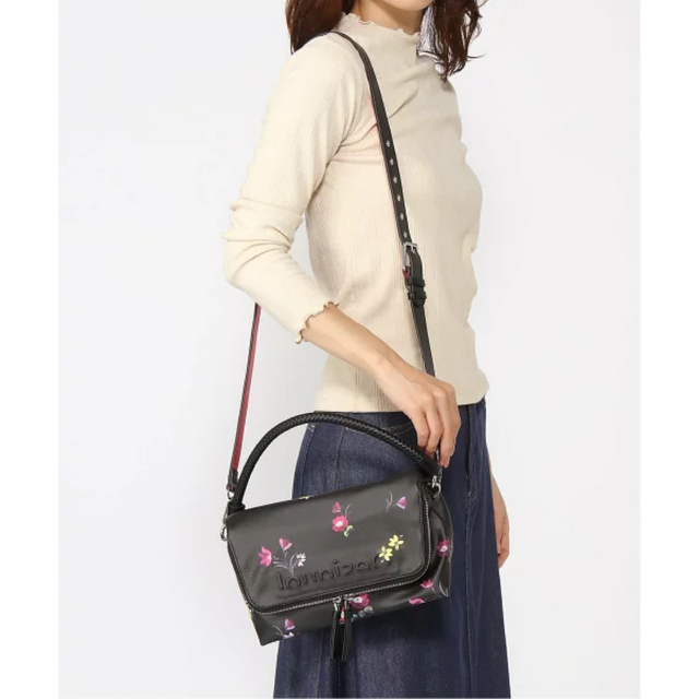 新品✨タグ付き♪デシグアル ショルダーバッグ ブラック 大特価‼️