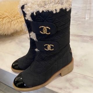 シャネル(CHANEL)のCHANEL ブーツ 37 ロゴベルト ボア(ブーツ)