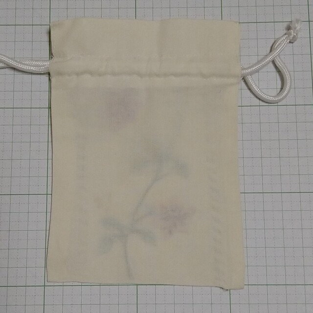 刺繍　巾着袋 レディースのファッション小物(ポーチ)の商品写真