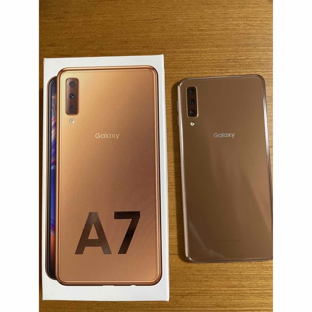 Galaxy A7 ゴールド 本体　画面割れあり