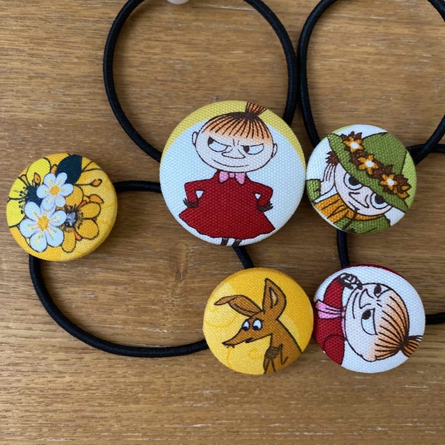 MOOMIN(ムーミン)のミイ＆スナフキン　くるみぼたんゴム　まとめ売り ハンドメイドのアクセサリー(ヘアアクセサリー)の商品写真