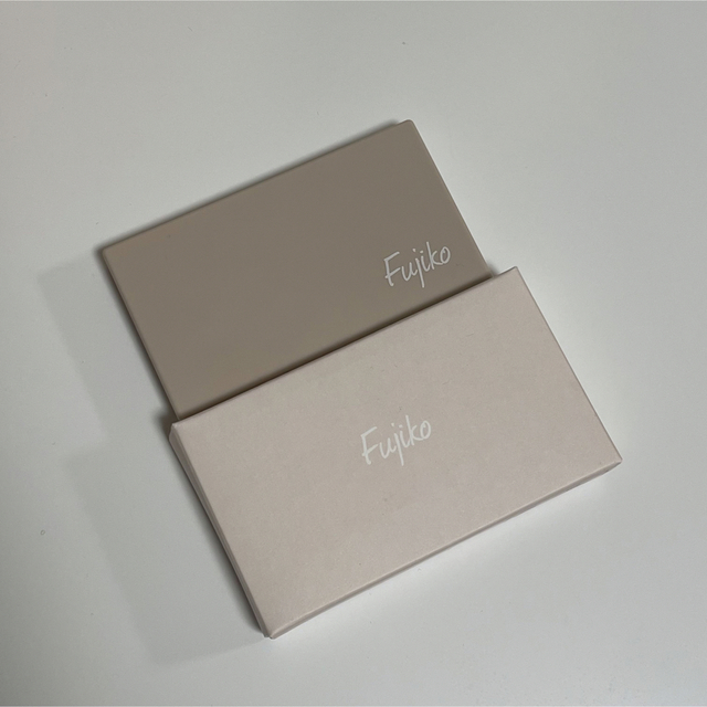 Fujiko(フジコ)のフジコ 足しパレ 04 彫深ヌード光と影(4.5g) コスメ/美容のベースメイク/化粧品(アイシャドウ)の商品写真