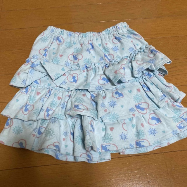 Disney(ディズニー)のエルサ　フリルショートパンツ　130 キッズ/ベビー/マタニティのキッズ服女の子用(90cm~)(パンツ/スパッツ)の商品写真