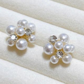 パール付きボリュームピアス　ジルコニア　ゴールド(ピアス)