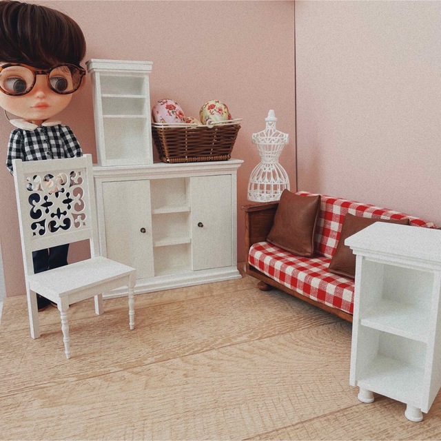 Dollhouse ドールハウス ピンクの壁とホワイトの家具のお部屋♪