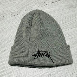 ステューシー(STUSSY)のstussy （スチューシー）ニット帽  グレー系　美品(ニット帽/ビーニー)