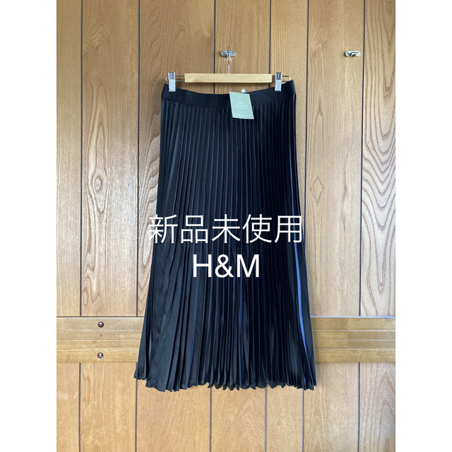 H&M(エイチアンドエム)の【未使用】H&M★艶のあるプリーツスカート レディースのスカート(ロングスカート)の商品写真