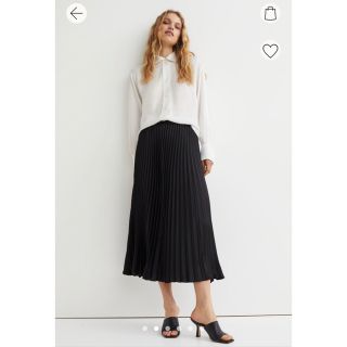 エイチアンドエム(H&M)の【未使用】H&M★艶のあるプリーツスカート(ロングスカート)