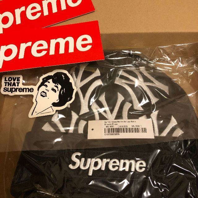 Supreme New York Yankees Logo Beanie