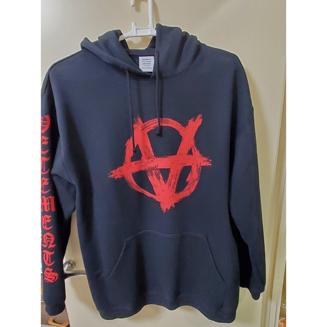 VETEMENTS ANARCHYロゴ パーカー 超目玉商品 aaopo.kg