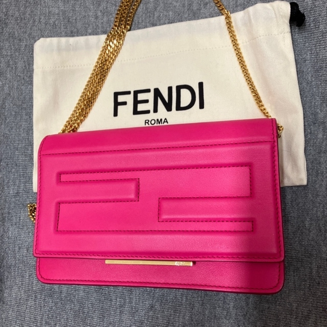 FENDI チェーンバッグ　ピンク　ショルダー バッグ　チェーンウォレット