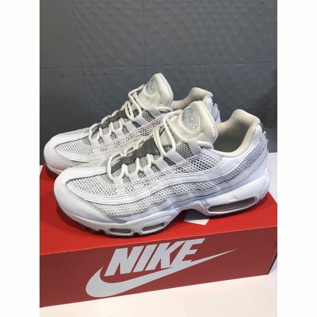 NIKE(ナイキ)のNIKE AIRMAX95 ESSENTIAL 25.5cm メンズの靴/シューズ(スニーカー)の商品写真