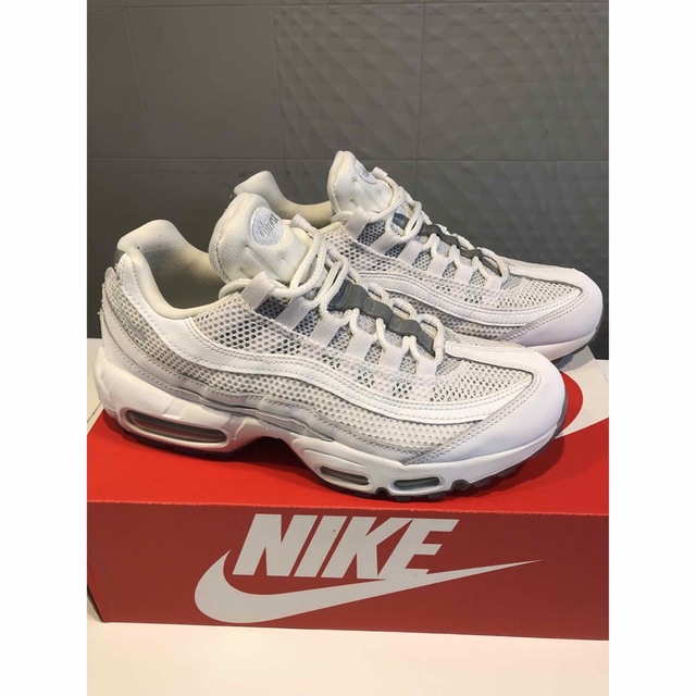 NIKE(ナイキ)のNIKE AIRMAX95 ESSENTIAL 25.5cm メンズの靴/シューズ(スニーカー)の商品写真