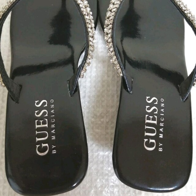 GUESS(ゲス)のGUESS　ゲスビジューサンダル　ビーチサンダル レディースの靴/シューズ(サンダル)の商品写真