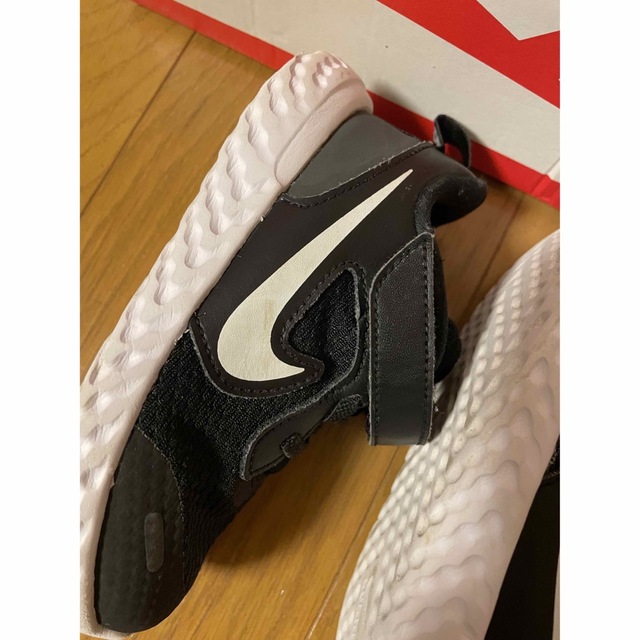 NIKE(ナイキ)のNIKEキッズ レボリューション キッズ/ベビー/マタニティのキッズ靴/シューズ(15cm~)(スニーカー)の商品写真