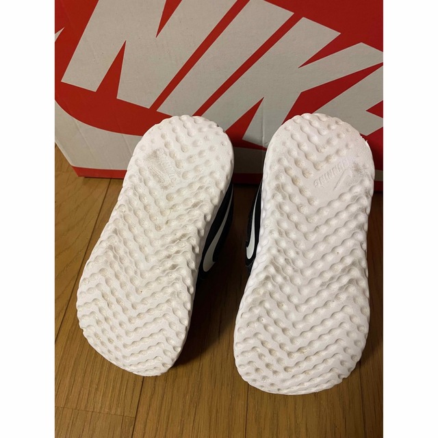 NIKE(ナイキ)のNIKEキッズ レボリューション キッズ/ベビー/マタニティのキッズ靴/シューズ(15cm~)(スニーカー)の商品写真