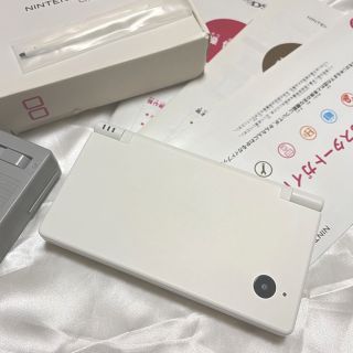 ニンテンドウ(任天堂)の良品♡Nintendo DS 本体 ニンテンドー DSI WHITE(携帯用ゲーム機本体)