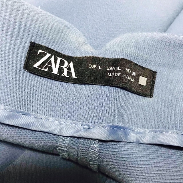 【専用】ZARA ハイウエストパンツ　ブルーブラック レディースのパンツ(クロップドパンツ)の商品写真