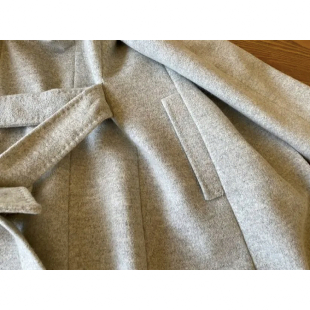 ⭐︎東京スタイル　上品なロングコート　ライトグレー⭐︎美品 レディースのジャケット/アウター(ロングコート)の商品写真