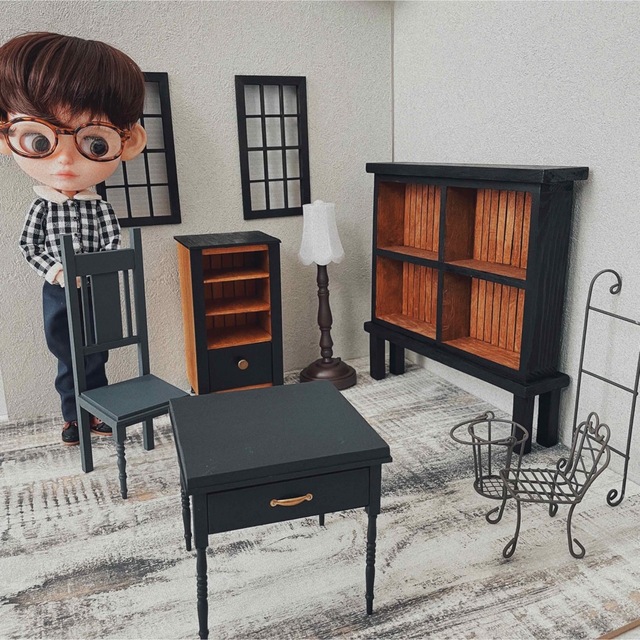 Dollhouse ドールハウス ブラックの家具とグレーの壁紙のお部屋♪