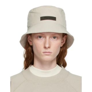 オフホワイト(OFF-WHITE)のエッセンシャルズ ESSENTIALS バケットハット ライトグレー (ハット)