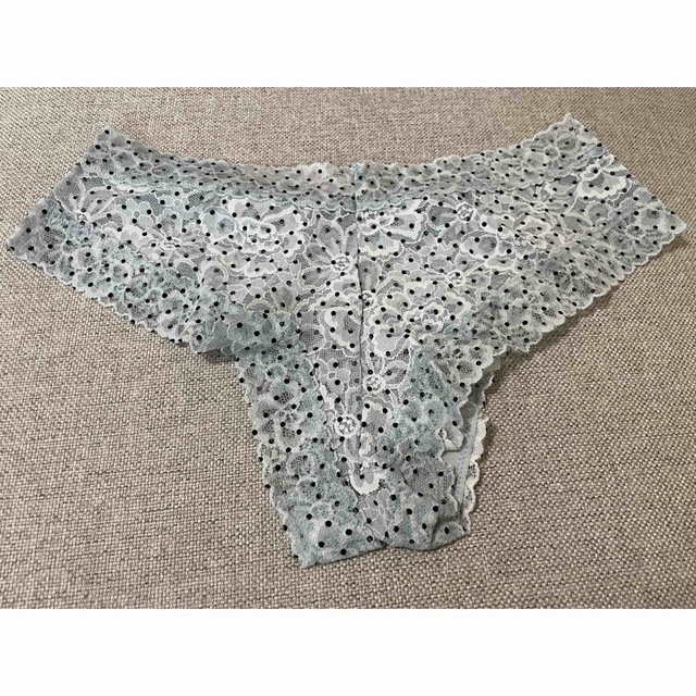 Victoria's Secret(ヴィクトリアズシークレット)のvictoria's secret Floral Lace Cheeky レディースの下着/アンダーウェア(ショーツ)の商品写真