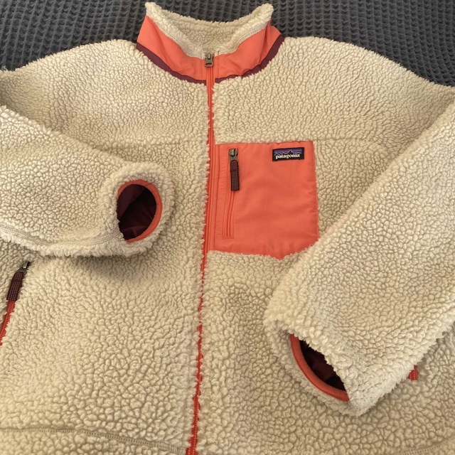 patagonia(パタゴニア)のパタゴニア　レトロX ボアフリース　カーディガン　ジャケット　ベージュ　kids レディースのジャケット/アウター(ブルゾン)の商品写真