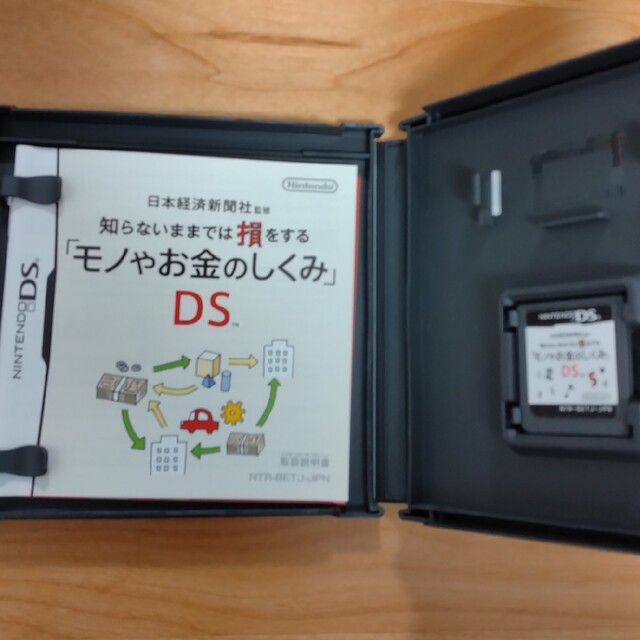 日本経済新聞社監修 知らないままでは損をする 「モノやお金のしくみ」DS DS エンタメ/ホビーのゲームソフト/ゲーム機本体(携帯用ゲームソフト)の商品写真