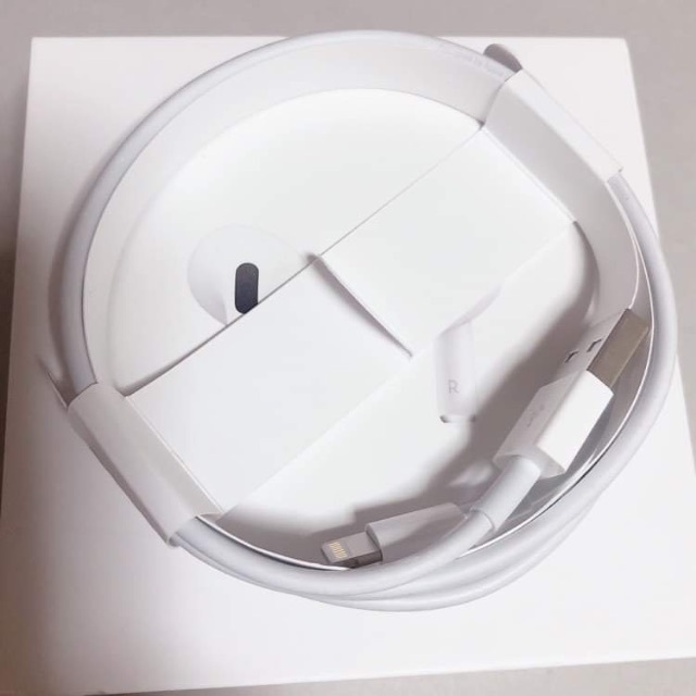 Apple(アップル)のiPad付属品 Apple純正 充電ケーブル スマホ/家電/カメラのスマートフォン/携帯電話(バッテリー/充電器)の商品写真