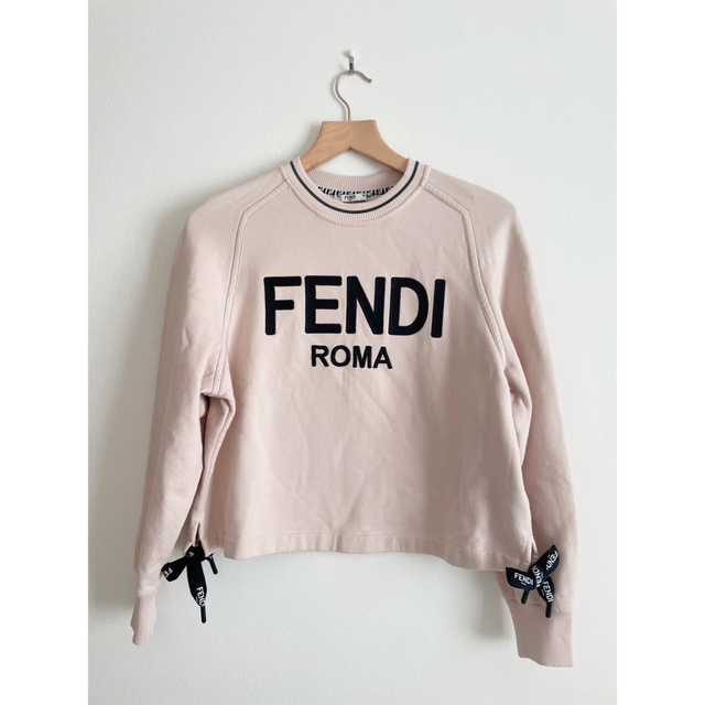 今年で出品取り消し　FENDI　トレーナー