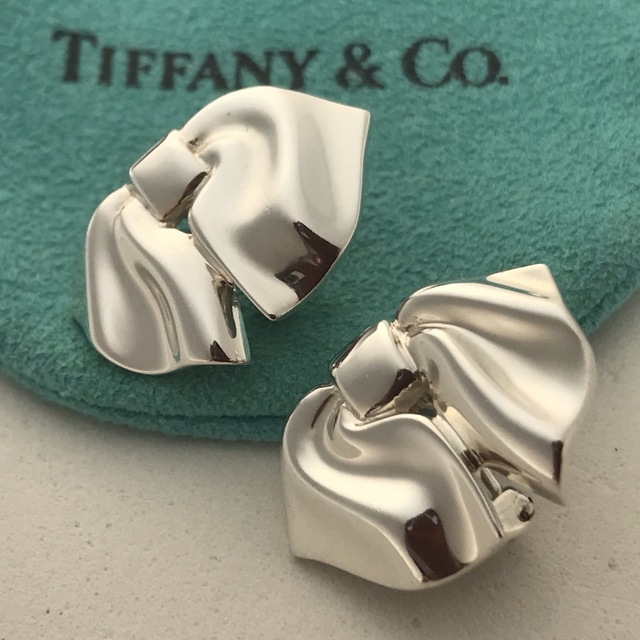 Tiffany リボンピアス