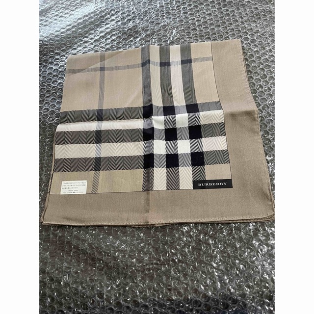 BURBERRY(バーバリー)の【新品】BURBERRY ハンカチ 51cm×51cm  袋付き レディースのファッション小物(ハンカチ)の商品写真