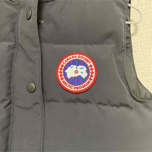 CANADA GOOSE(カナダグース)のカナダグース　ダウンベスト レディースのジャケット/アウター(ダウンベスト)の商品写真