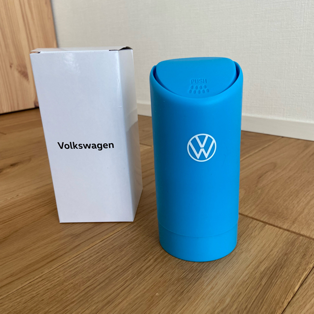 Volkswagen(フォルクスワーゲン)のお値下げ【非売品】Volkswagen シリコンスマートダストボックス 自動車/バイクの自動車(車内アクセサリ)の商品写真